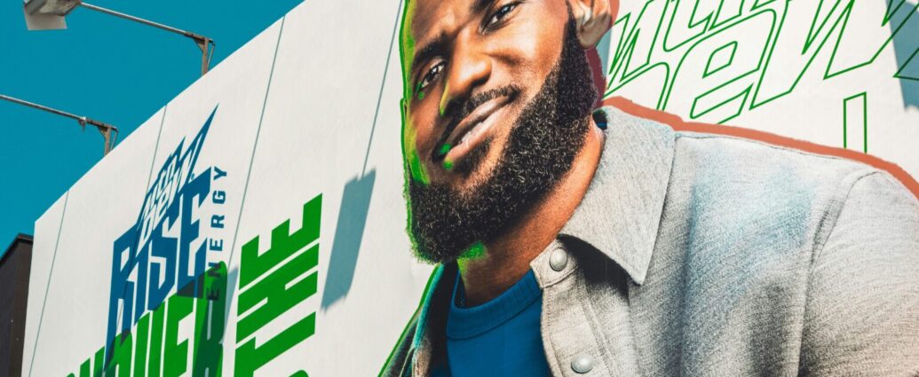 LeBron James featured in an advertisement, accompanying an article about his new YouTube golf channel